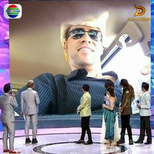 Meet your Posher, Maximo